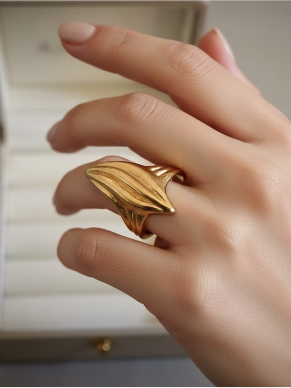 Vintage gold tone ring stamped Taiwan